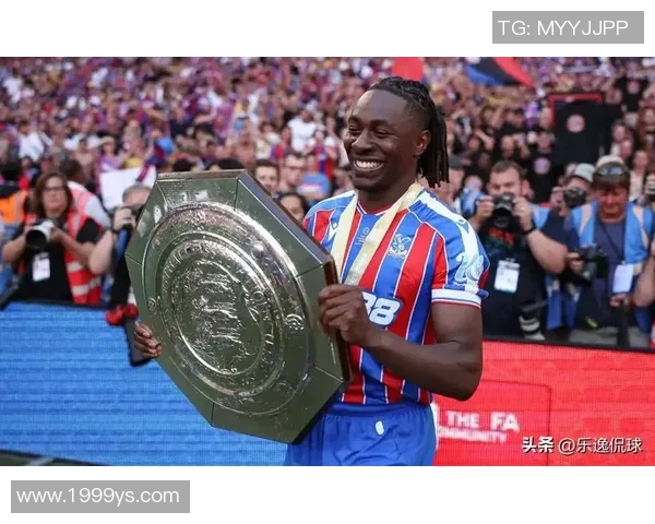 足球场上的泪水与坚持：那些感动人心的球星背后故事