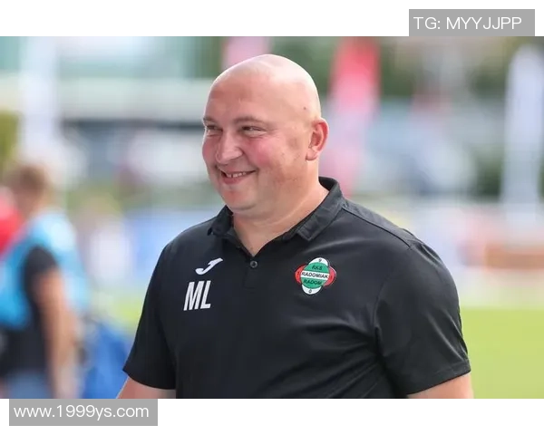 波兰足球传奇球星回顾:从卢布斯到莱万多夫斯基的辉煌历程 波兰足球传奇球星回顾:从卢布斯到莱万多夫斯基的辉煌历程